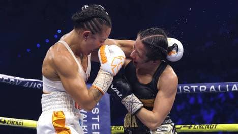 Cherneka Johnson (l.) wird am Ende doch zur Siegerin erklärt