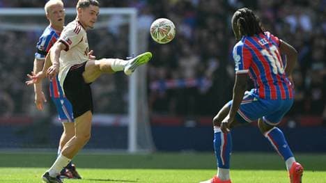 Pflichtspieldebüt für Liverpool: Florian Wirtz (M.)