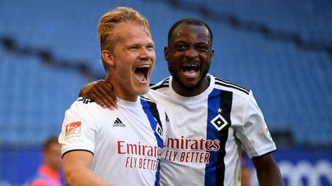 Joel Pohjanpalo (l.) traf auch gegen Wehen Wiesbaden