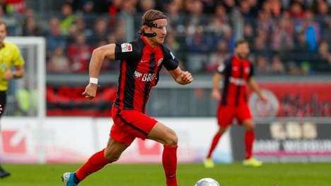 WIESBADEN, GERMANY - NOVEMBER 03: Stefan Aigner of SV Wehen Wiesbaden during the Second Bundesliga match between SV Wehen Wiesbaden and Hamburger SV at BRITA-Arena on November 03, 2019 in Wiesbaden, Germany. (Photo by Jörg Halisch/Bongarts/Getty Images)
