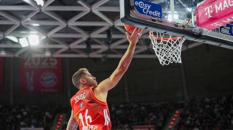 Stefan Jovic verletzt sich beim Sieg der Bayern