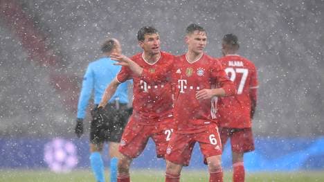 Thomas Müller (L) und der FC Bayern sind trotz der Niederlage wild entschlossen