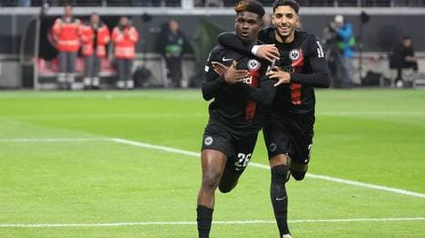 Junior Dina Ebimbe (l.) erzielte bei seiner Rückkehr in die Startelf zwei Tore