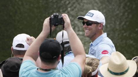 Seamus Power wird nach seinen zwei Hole-in-one von den Fans gefeiert