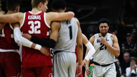 Evan Battey (r.) konnte seine Tränen nach dem Zusammenprall nicht zurückhalten