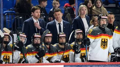 Deutschland startet mit Sieg