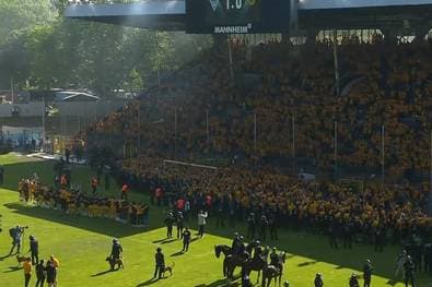 Aufstieg! Schwarz-gelbe Party trotz Niederlage