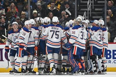 Teamkollegen feiern Draisaitl