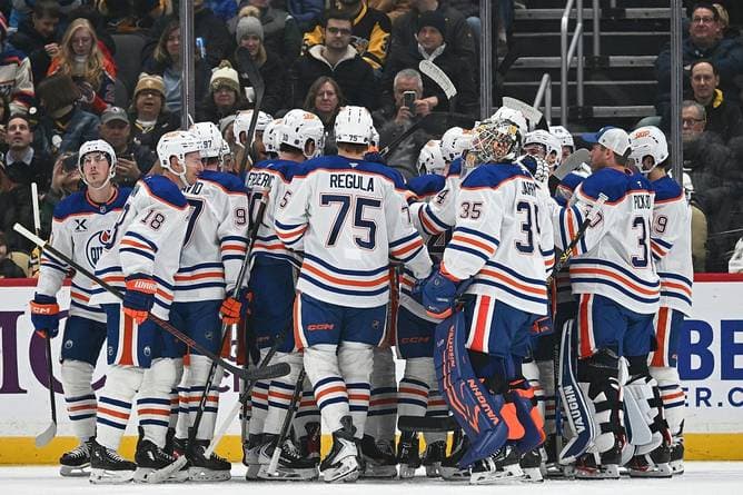 Teamkollegen feiern Draisaitl