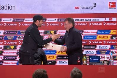 "Geschenk aus der Region": Schuster überrascht Hecking