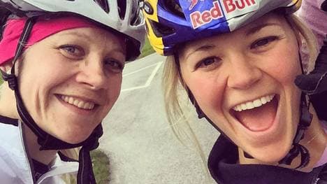 Miriam Gössner trainiert im Sommer zusammen mit Kaisa Mäkäräinen