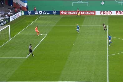 Blackout! Was dachte sich Herthas Keeper hier nur?