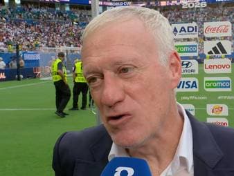 Didier Deschamps verabschiedet sich mit einer spektakulären 4:6-Niederlage im Spiel um Platz 3 gegen England von der französischen Nationalmannschaft. Dennoch blickt der Übungsleiter mit einem Lächeln zurück.