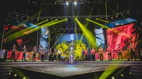 Noch gewaltiger in Sachen Zahlen war die Halbfinal-Auseinandersetzung zwischen SK telecom T1 und Kontrahent Royal Never Give Up. Insgesamt 80 Millionen Zuschauer weltweit haben das Spiel verfolgt - bis heute Rekord!