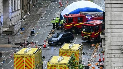 In einem Zelt wurden Verletzte behandelt