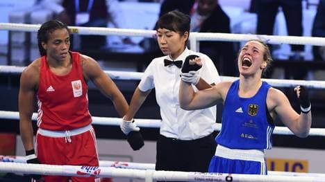 Ornella Wahner (r.) setzt sich im indischen Neu-Delhi gegen die Amateur-Elite durch