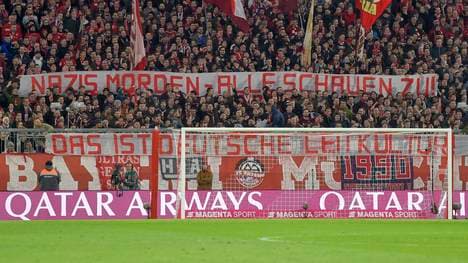Mit diesem Transparent reagierten die Fans des FC Bayern auf den Terroranschlag von Hanau