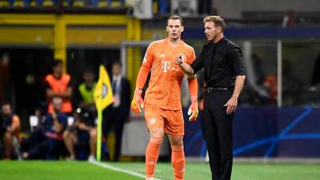 Julian Nagelsmann (r.) glaubt an eine Rückkehr von Manuel Neuer (l.)