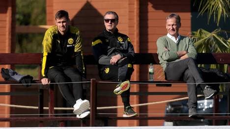 Sebastian Kehl, Michael Zorc und Aki Watzke Anfang 2020 im Dortmunder Trainingslager in Spanien
