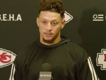 Patrick Mahomes, Quarterback der Kansas City Chiefs, reagiert auf die Niederlage gegen die Buffalo Bills.