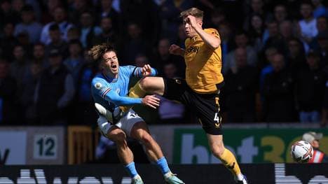 Brutalo-Foul an Jack Grealish von Nathan Collins