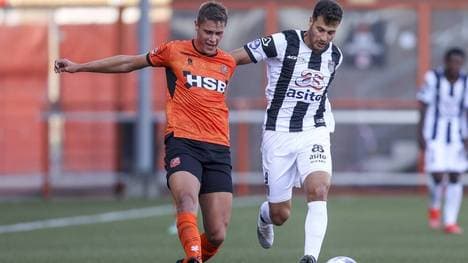 Micky van de Ven (l.) wechselt zum VfL Wolfsburg