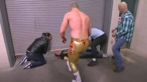 Nick Jackson wurde unter einer Garagentor eingeklemmt