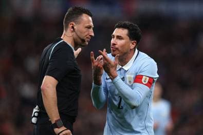 Zwei Gelbe Karten, aber kein Platzverweis?