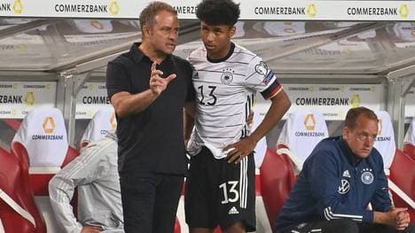 Bundestrainer Hansi Flick mit Karim Adeyemi