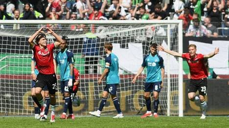 Gindorf (l.) jubelt nach seinem Tor gegen Köln