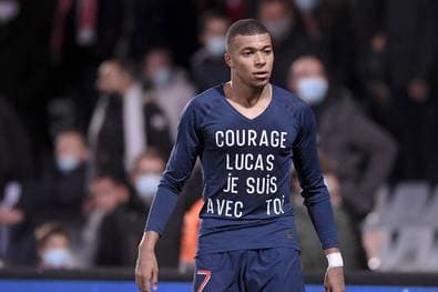 Mbappé mit Doppelpack und emotionaler Botschaft
