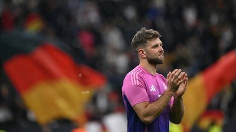 Niclas Füllkrug wird besungen