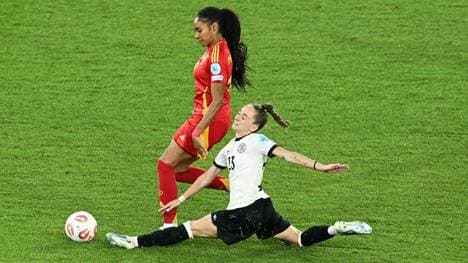 Schmerzhafte Rettungstat: Kleinherne im EM-Halbfinale