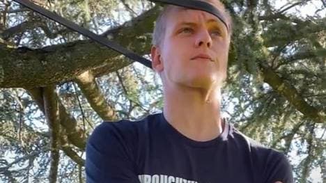 Mick Schumacher hält sich mit einem Gummiband fit