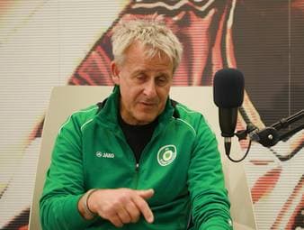 Im SPORT1-Podcast "Deep Dive" spricht Weltmeister Pierre Littbarski über das legendäre WM-Finale 1990 gegen Argentinien. Dabei blickt er auf den kontroversen Elfmeter zurück, der das Spiel entschied, und spricht über Diego Maradona.
