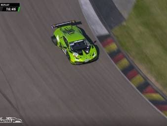 Beim ADAC GT Masters bestimmen im 7. Wertungslauf am Sachsenring Reifenplatzer das Geschehen.