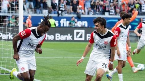 Schafft Eintracht Frankfurt (im Bild: Michy Batshuayi & Can Yilmaz Uzun) den Einzug in die Champions League?