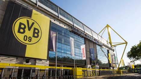 Im Signal Iduna Park muss bei Heimspielen der U23 von Borussia Dortmund auch bei sonnigen Licht- und Wetterverhältnissen das Flutlicht brennen