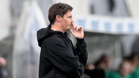 Hamburgs Trainer Melvin Polzin - Kann seine Mannschaft bei seiner Rückkehr ins Oberhaus direkt punkten?