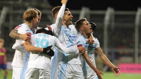 Tiago Dantas (r.) spielt seit 2025 für HNK Rijeka