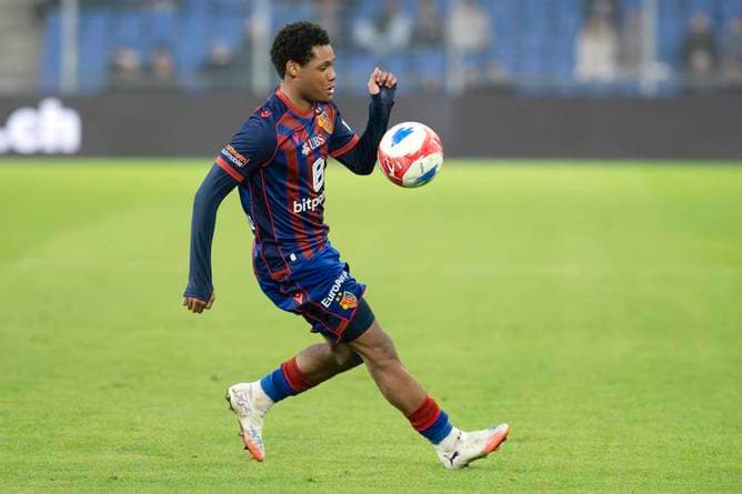 BVB-Leihgabe feiert Premiere