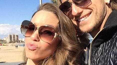 Den Familienausflug an den Strand hat Ivan Rakitic sichtlich genossen.