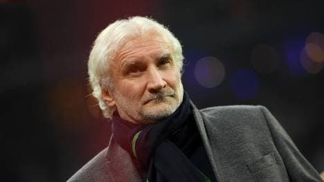 Rudi Völler sieht die Transfersummen kritisch