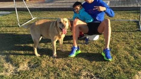 Drei Fußballer unter sich: Cristiano Ronaldo, Cristianinho und ein Profi auf vier Pfoten.