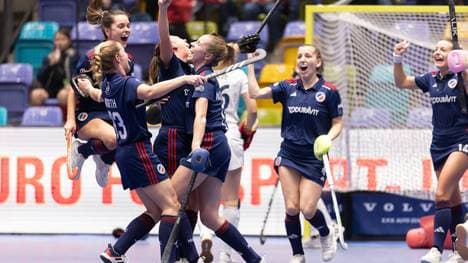 Die MHC-Frauen bejubeln ihren Titel