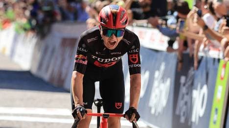 Lennart Jasch hilt das Bergtrikot bei der Tour of the Alps