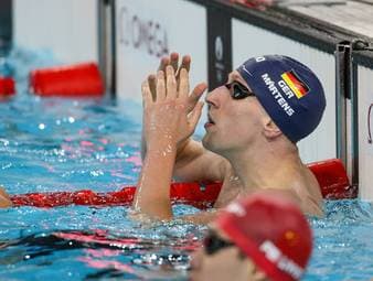 Lukas Märtens hat beim Finale über 400 Meter Freistil der Herren bei den Olympischen Spielen die Goldmedaille gewonnen. Der 22-Jährige konnte nach dem Sieg sein Glück kaum fassen.