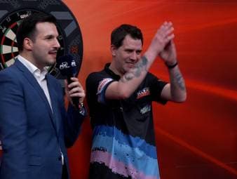 Michael Unterbuchner gewinnt zum zweiten Mal überhaupt ein Match auf der European Tour. Im Interview bei MC Philip Brzezinski zeigt der Bayer seine Glücksgefühle.