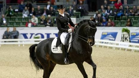 Von Bredow-Werndl gewinnt den Titel in der Kür