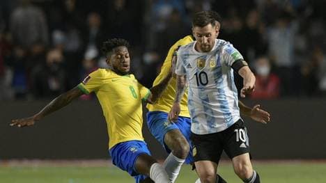 Fährt zu seiner wohl letzten WM: Lionel Messi (r.)